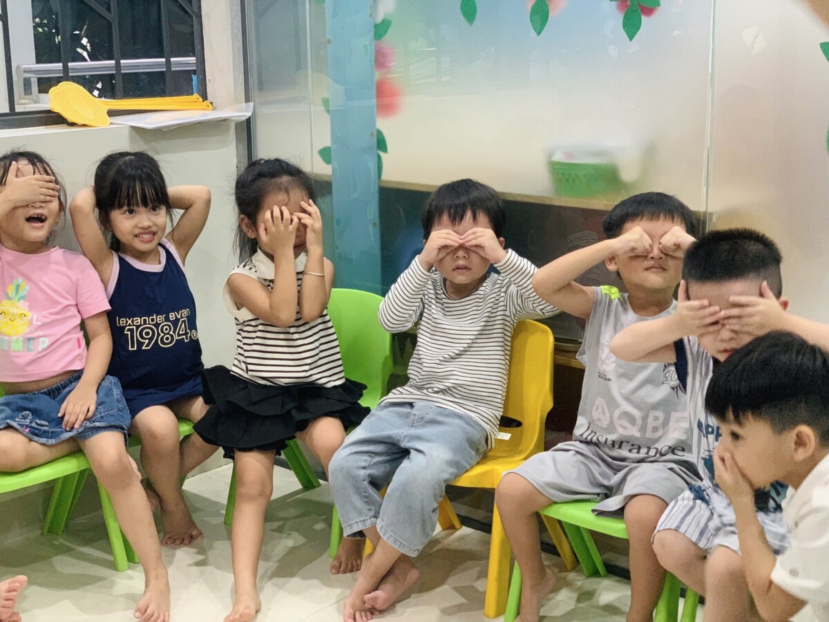 cách rèn kỹ năng nghe tiếng Anh cho bé