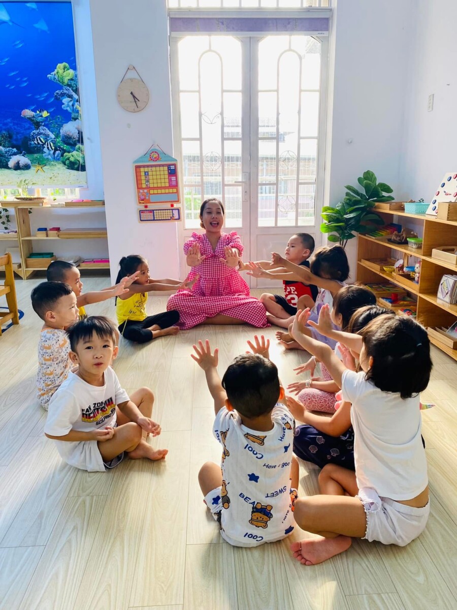 Rèn kỹ năng đọc tiếng Anh cho trẻ tại Ms Lucy's English