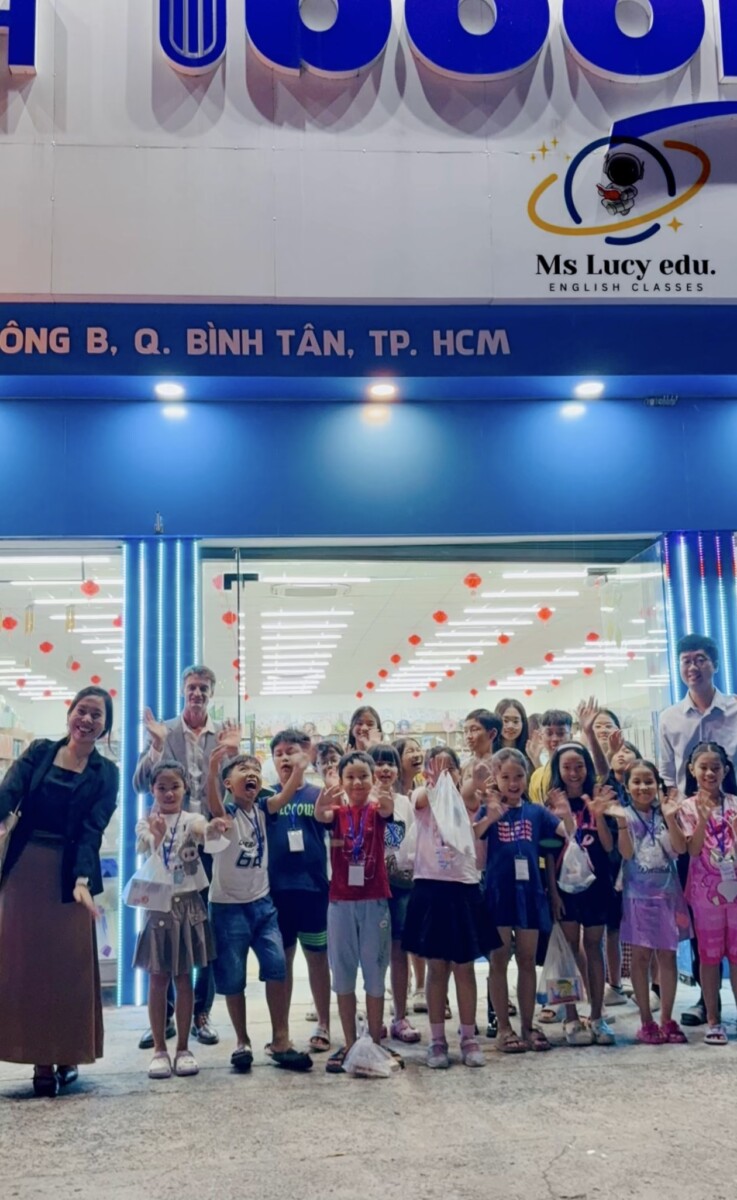 Bé trải nghiệm thực hành tại nhà sách