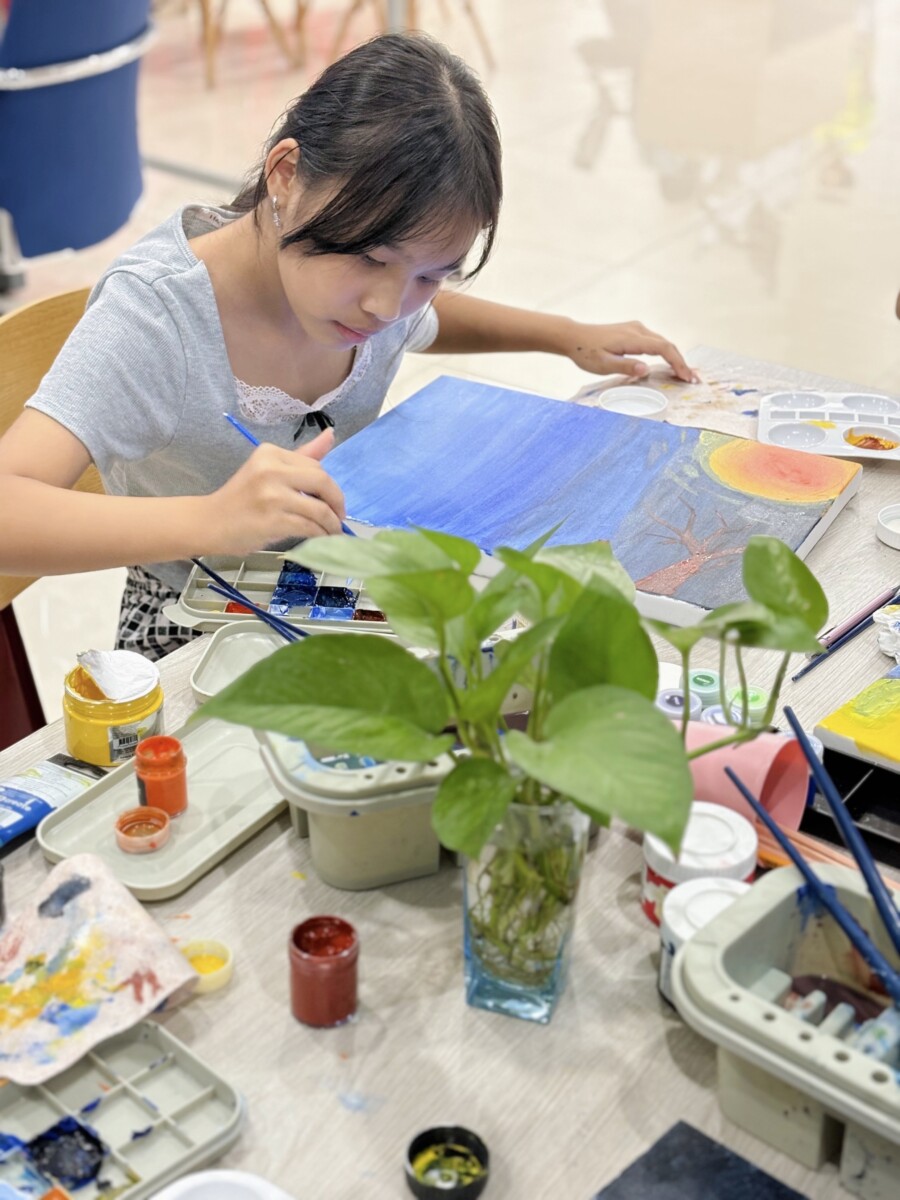 lớp vẽ cho bé tại Ms Lucy's English