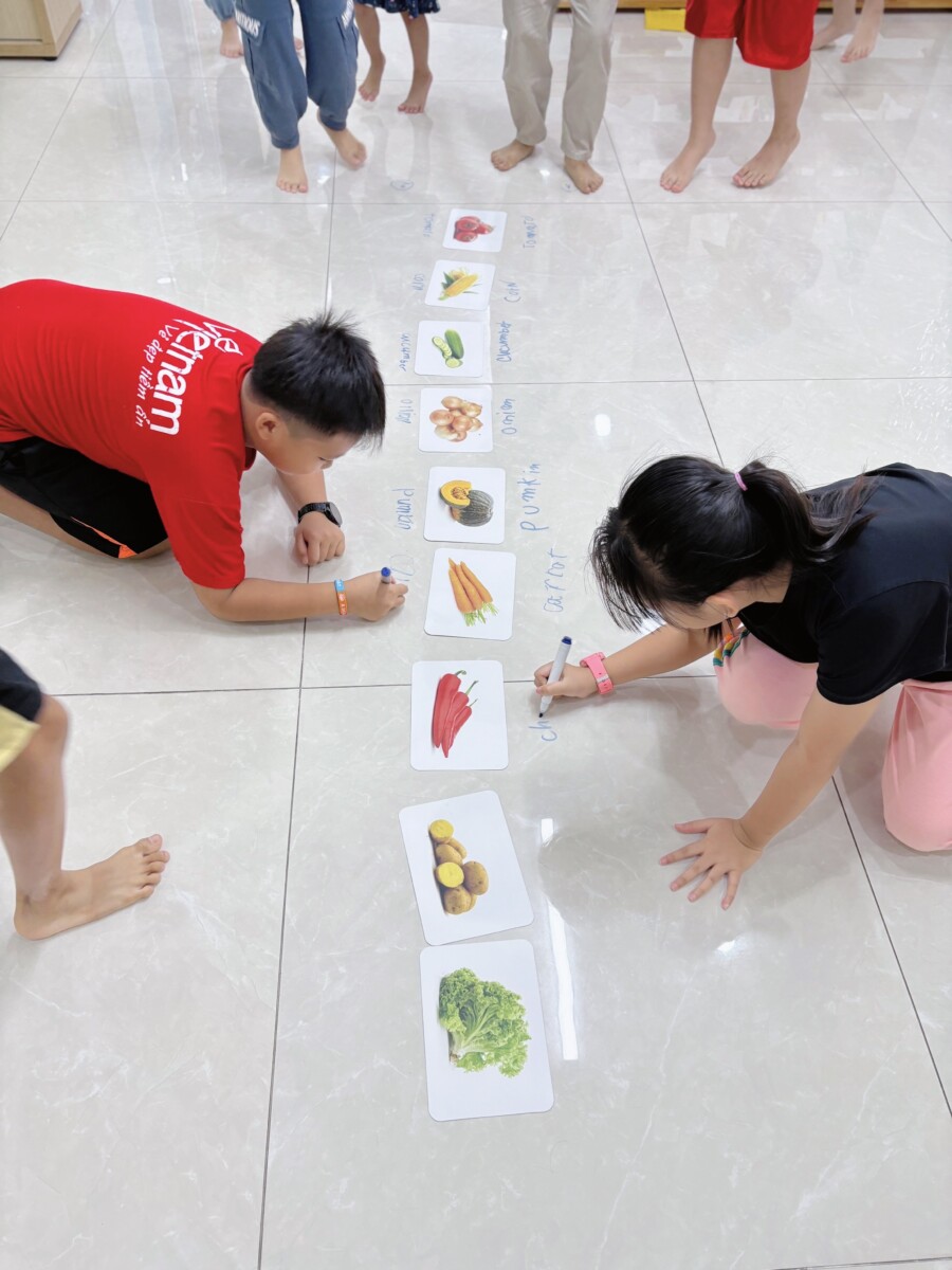Luyện kỹ năng viết tiếng Anh cho trẻ tại Ms Lucy's English